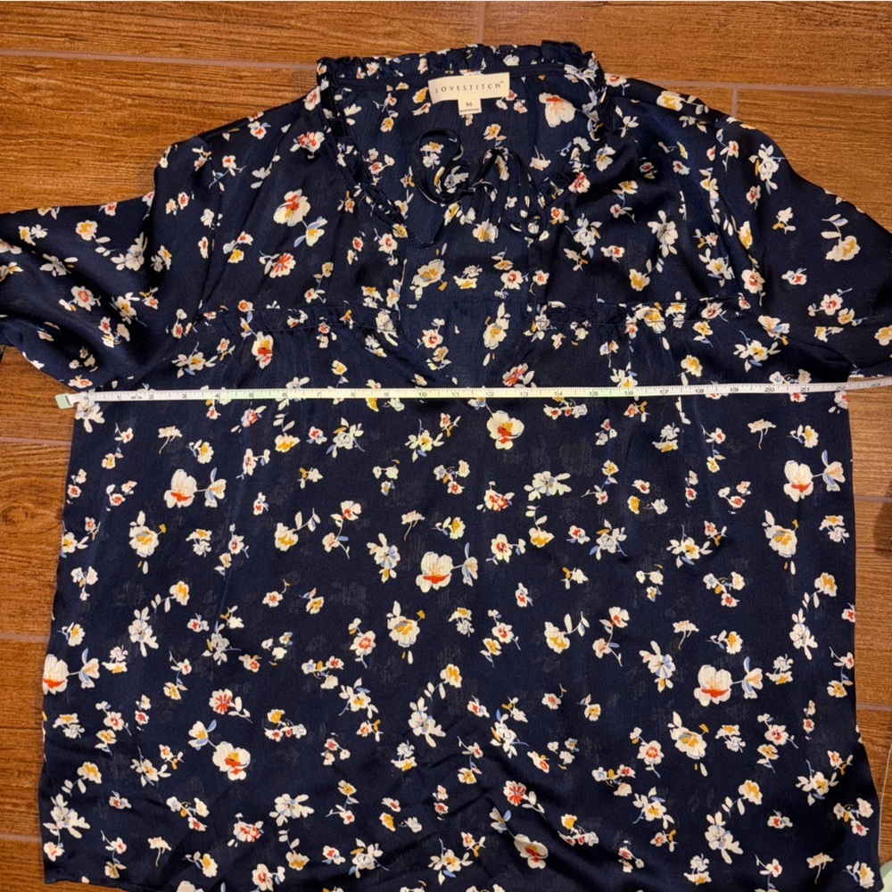 Lovestitch Navy Floral Blouse size Medium - Picture 6 of 6
